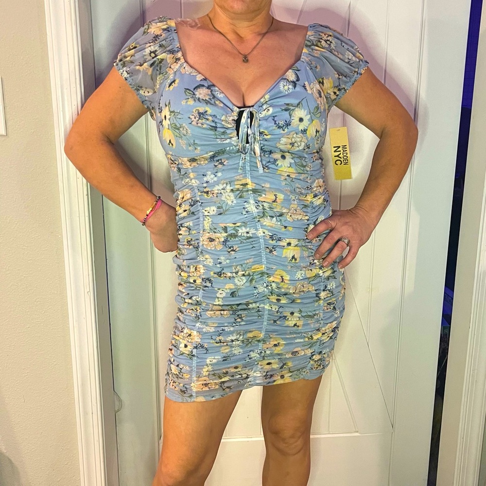 NWT Madden NYC Ruched Cap-Sleeve Floral Minidress